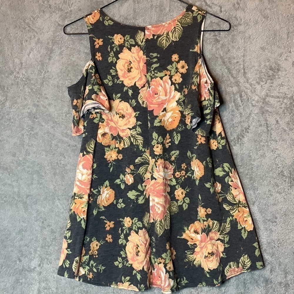 Acting Pro Cold Shoulder Floral Top - Picture 5 of 6